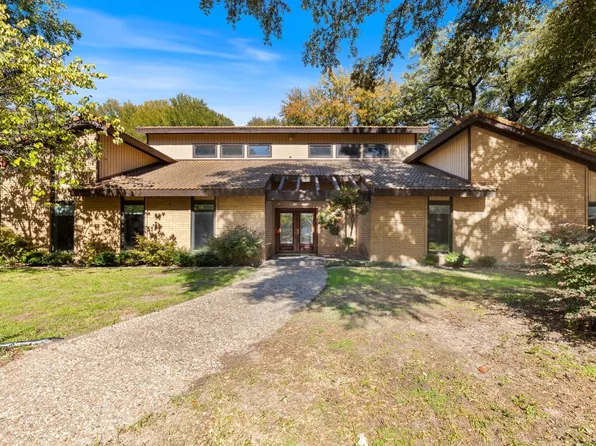 3300 Moss Hollow St, Fort Worth, TX 76109
