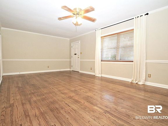 3rd image of 509 W Barksdale Dr