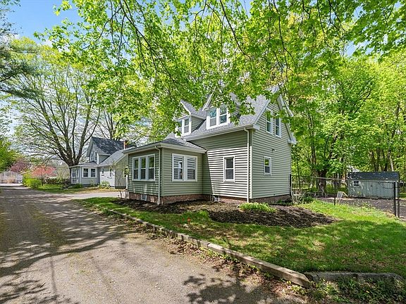 5th image of 24 Bowker Ave
