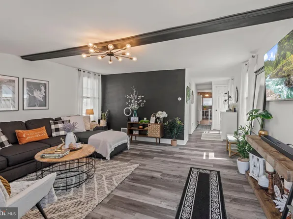 813 1st Ave, Croydon, PA 19021