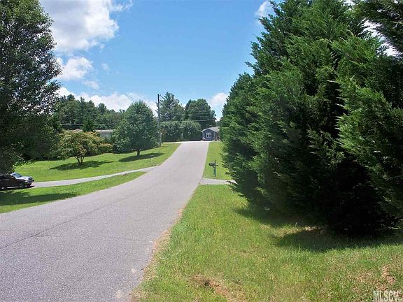 5th image of 3812 Crossing Creek Dr