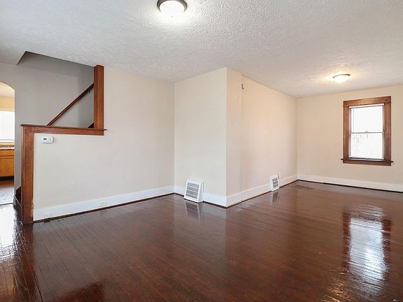 2nd image of 136 E Irvington Ave