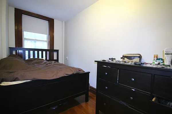 Rented by Dynamik Realty | media 12