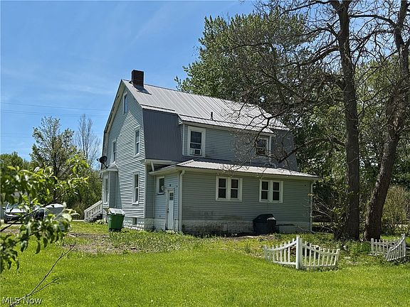 4th image of 2885 E Water St