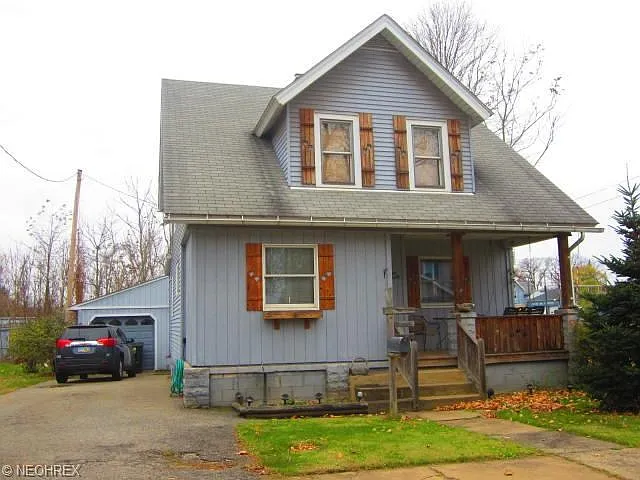 130 Linden Ave SE photo 1