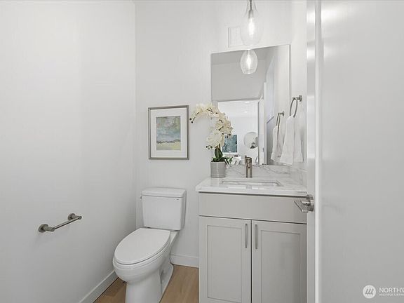2nd image of 7322 11th Avenue NE #B
