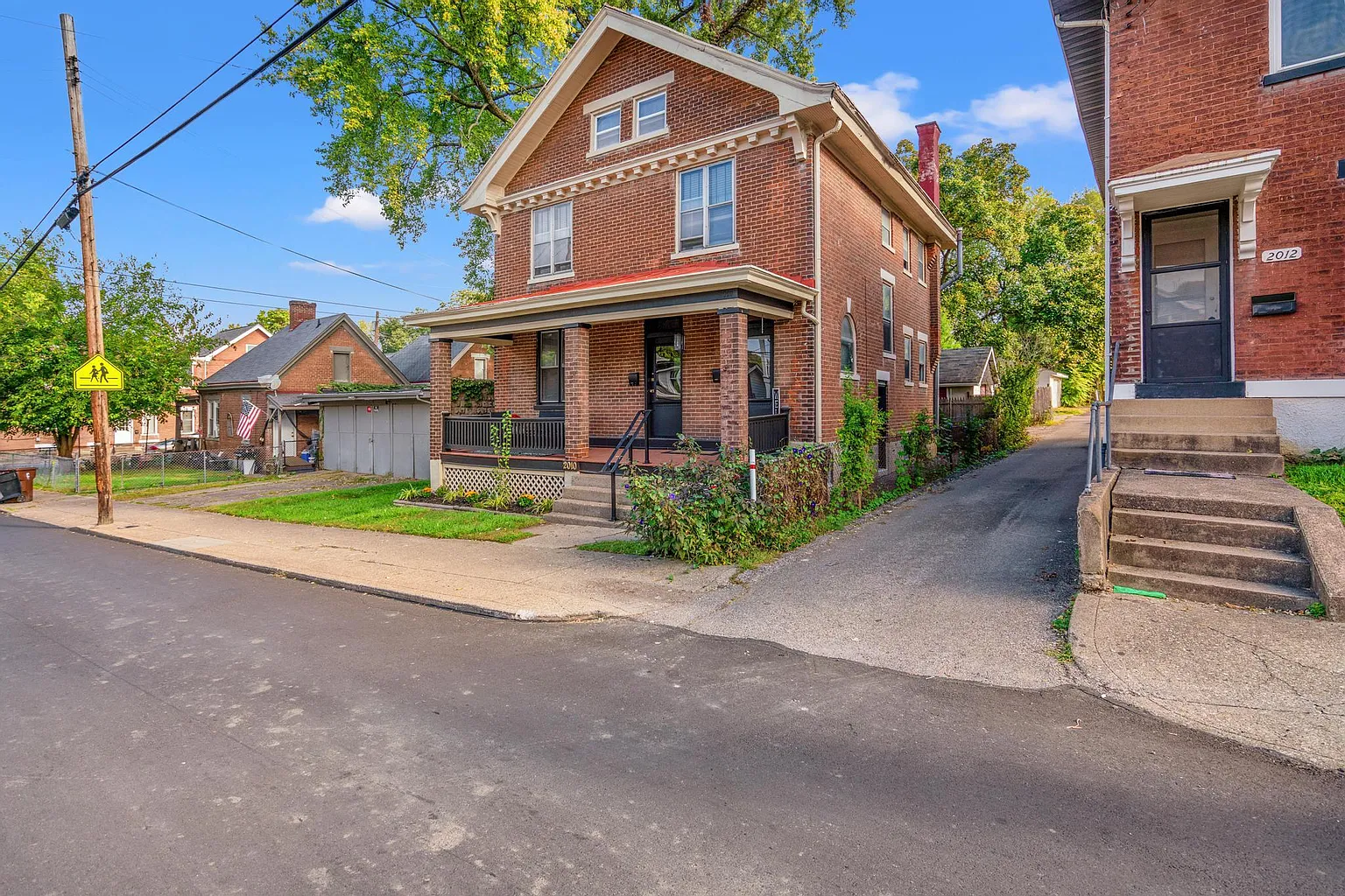 2010 Howell St photo 1