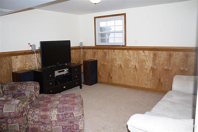 1st image of 122 Rolling Hills Ave