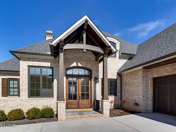 3rd image of 298 Cypress Pointe Dr