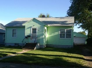 420 E 7th Ave, Redfield, SD 57469