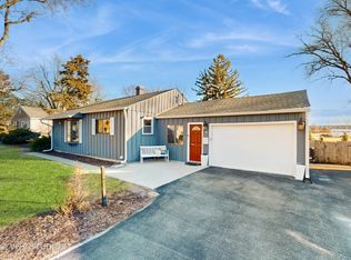 15 Pamela Rd, Lake Zurich, IL 60047