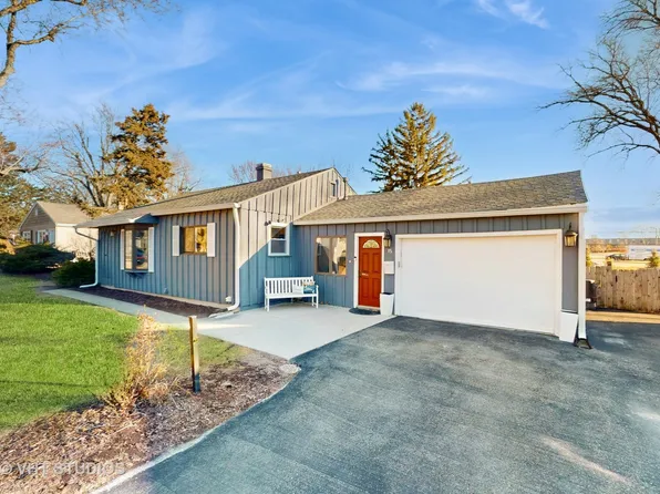 15 Pamela Rd, Lake Zurich, IL 60047