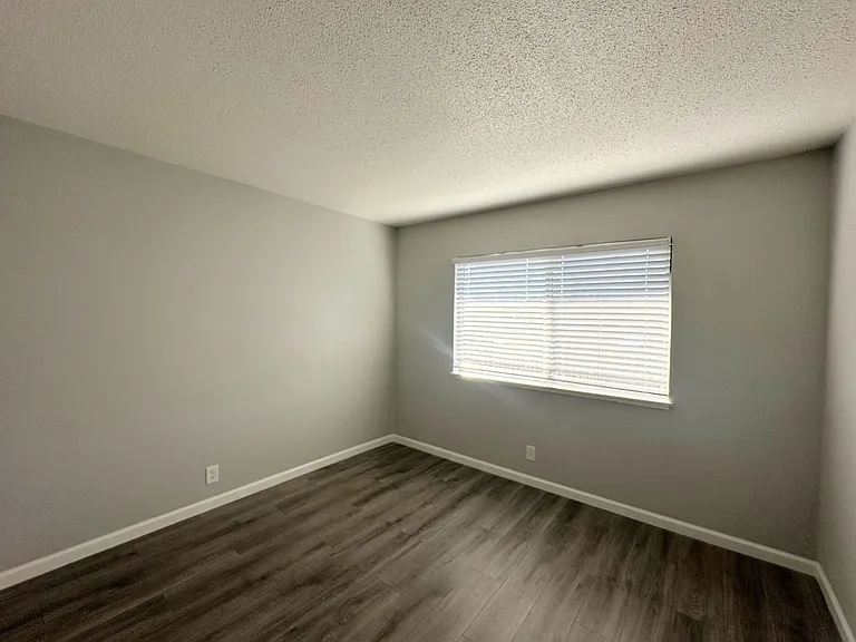 515 Camanche Lane - Summer Gardens Apartments — Photo 36