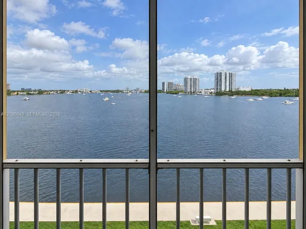 2920 Point East Dr, Aventura, FL