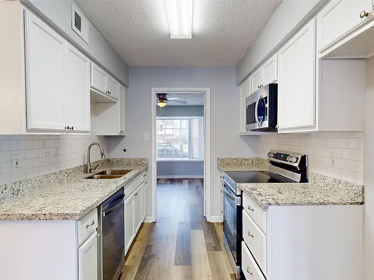 14147 Misty Meadow Ln — Photo 13