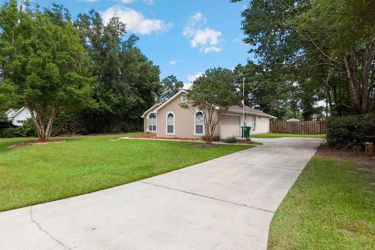 4 bed, 1745 sqft, $2,350 — Photo 4