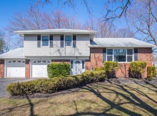 8 McNeile Dr, Parsippany, NJ 07054