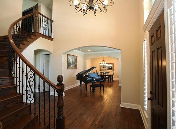 5th image of 610 Wallingford Ln