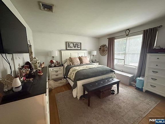 5th image of 131 Saint Joseph Blvd