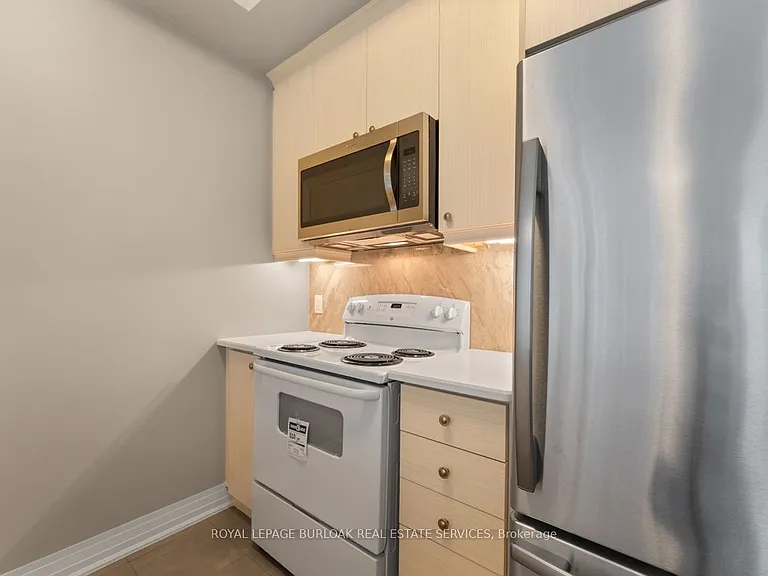 10 Concord Pl #213 — Photo 13