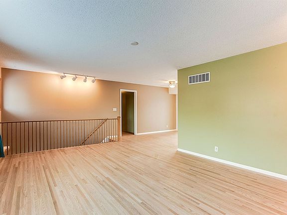 3rd image of 140 15th Ave NW