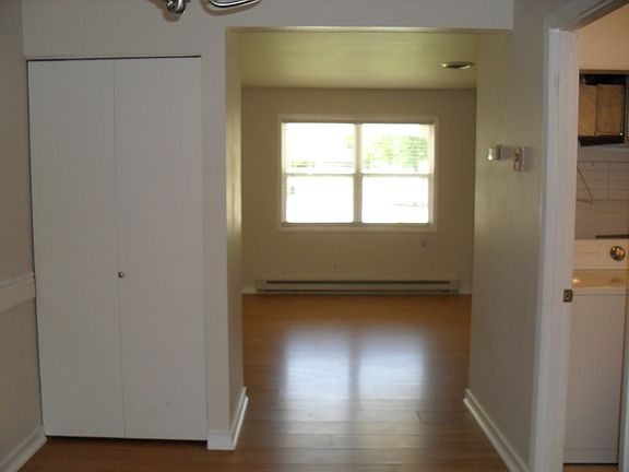 4th image of 129 Village Dr APT 1