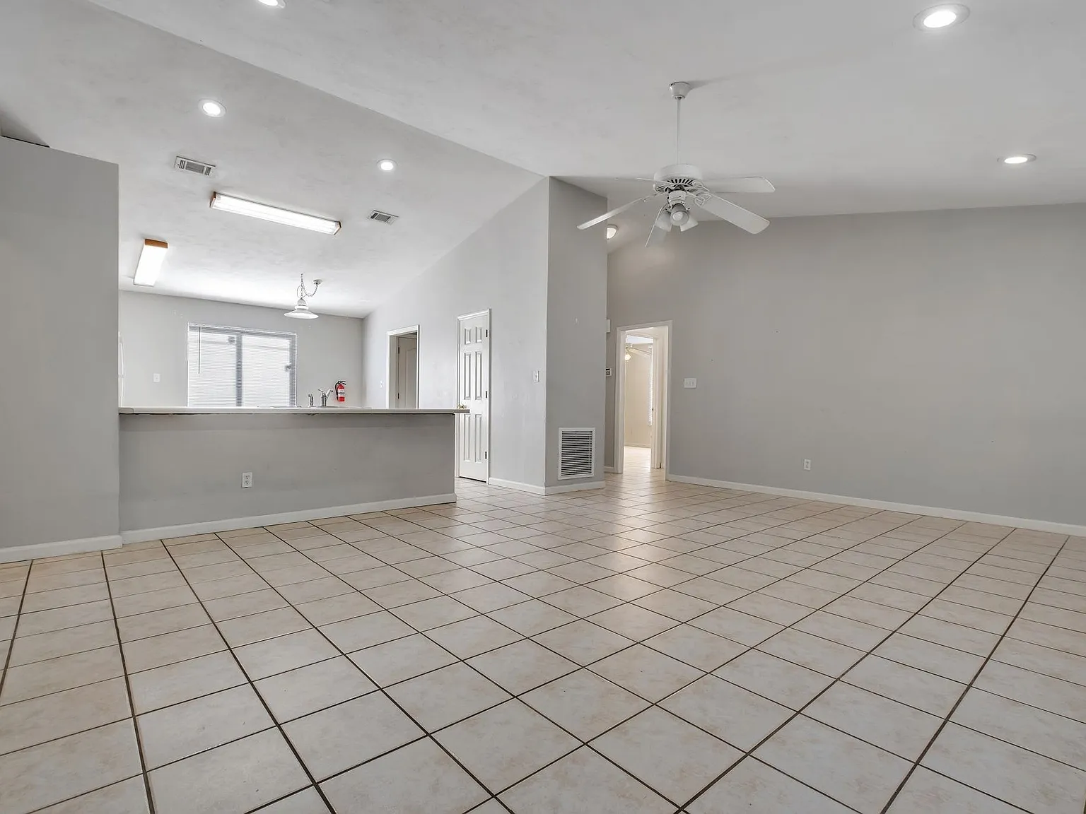 4 bed, 2.0 bath, 1591 sqft, $1,500 — Photo 3