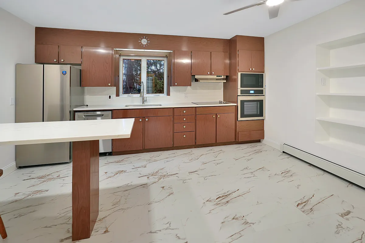 Building Photo - 430 Benedict Ave #1