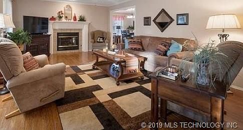 3rd image of 510 Stonehaven Dr