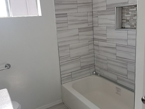 3rd image of 612 N Wilcox Ave APT 13