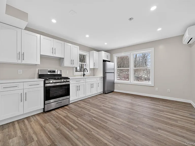303 Main St #2R — Photo 3