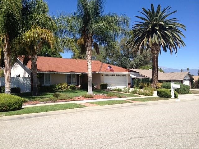 1st image of 15352 Pine Ave