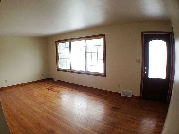 4th image of 125 Capitol Dr