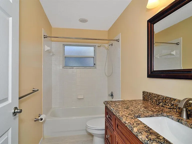 4305 Round Lake Ct — Photo 22