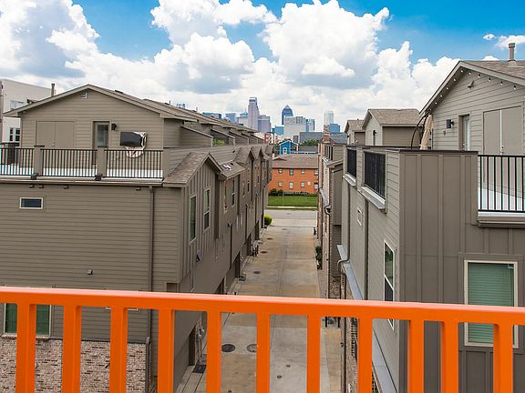 5th image of 3981 Roseland Ave #302