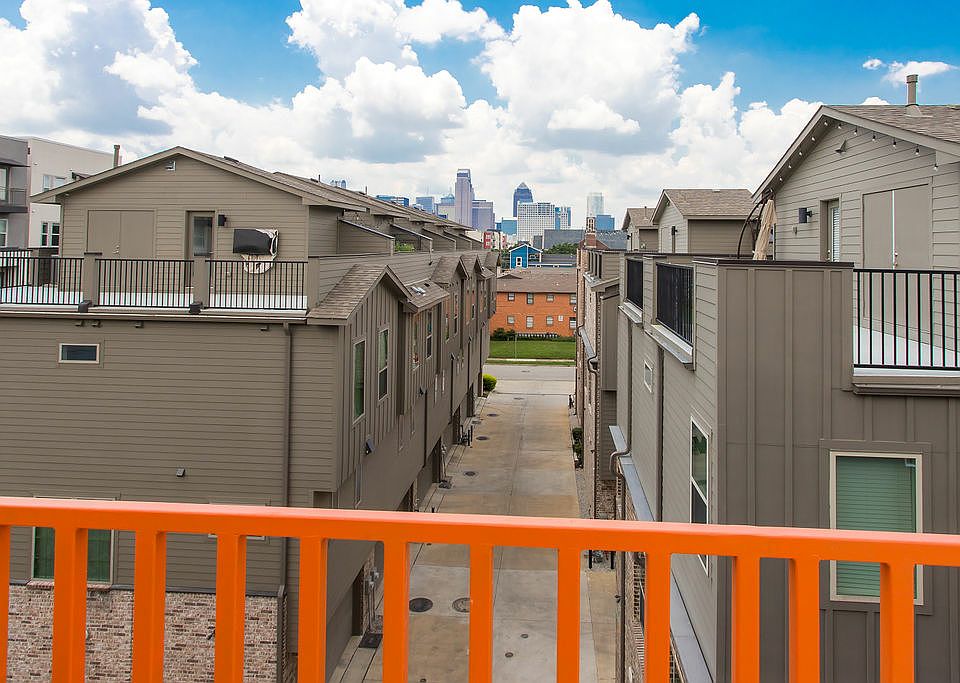 1st image of 4001 Roseland Ave #302
