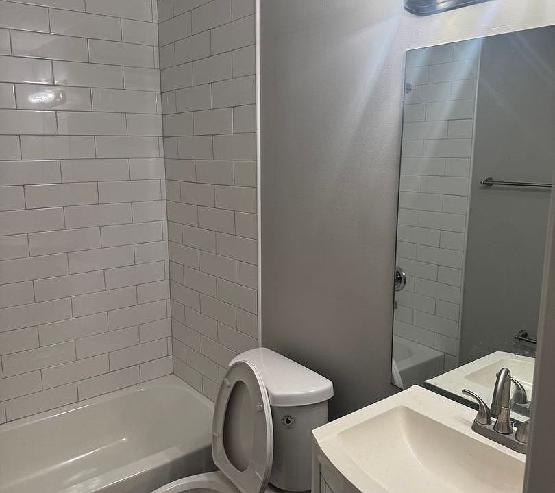 1st image of 7043 Gleneagles Dr