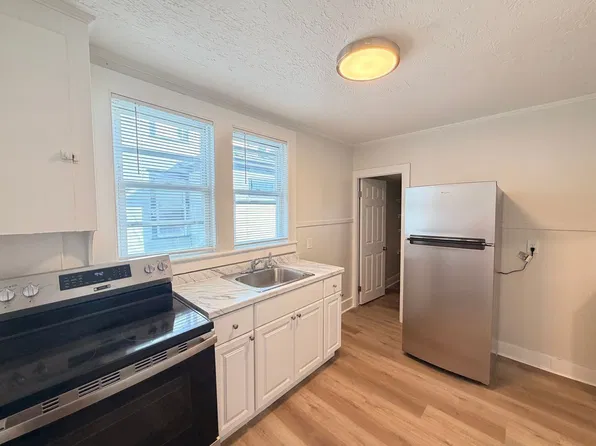 373 Lake Ave, Manchester, NH