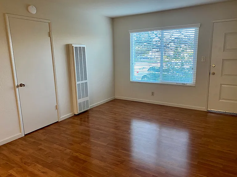 4004 Williams Rd #3 — Photo 3