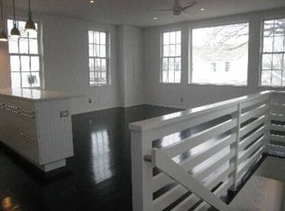 52 Jobs Ln, Southampton, NY 11968