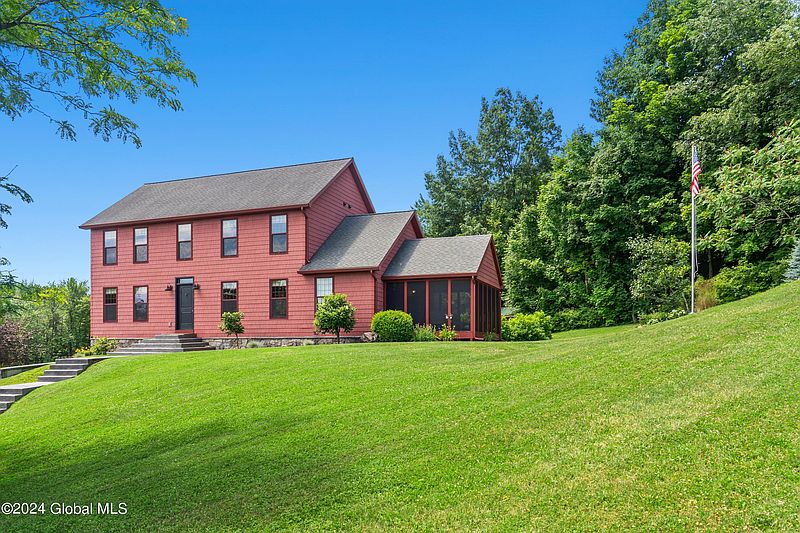 3rd image of 367 Weatherwax Road