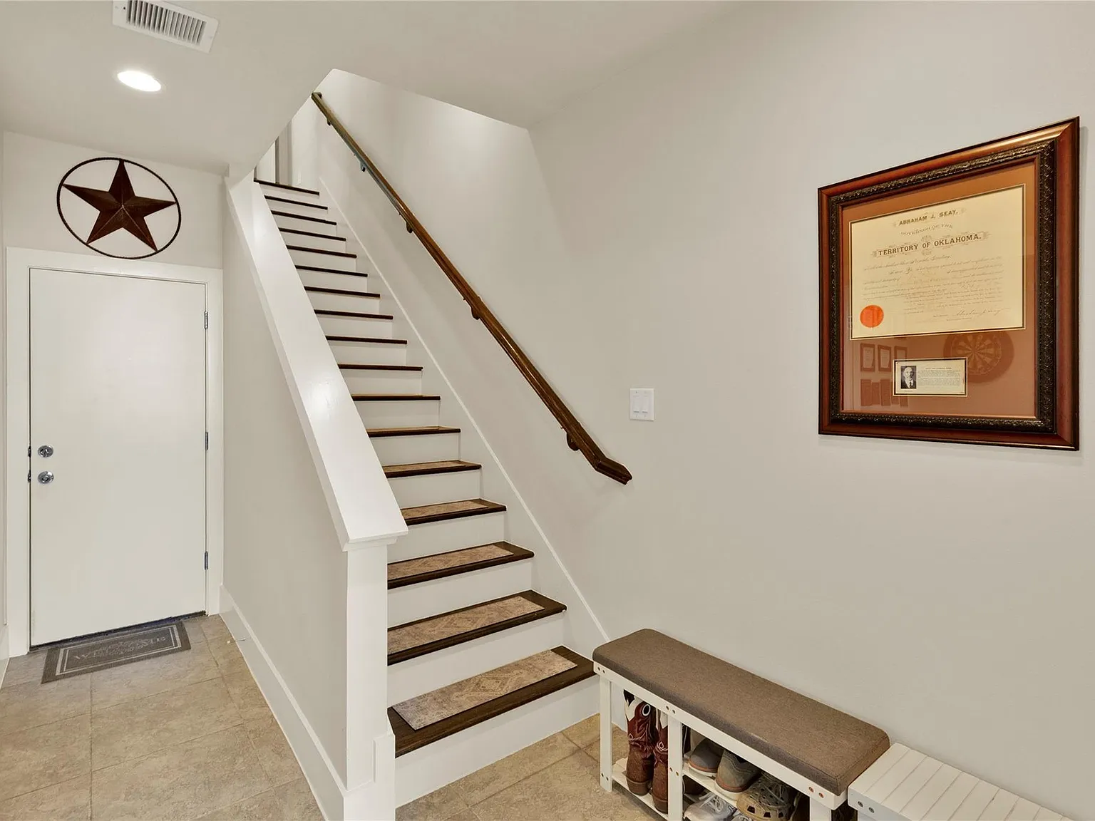 3 bed, 3.5 bath, 2108 sqft, $3,800 — Photo 4