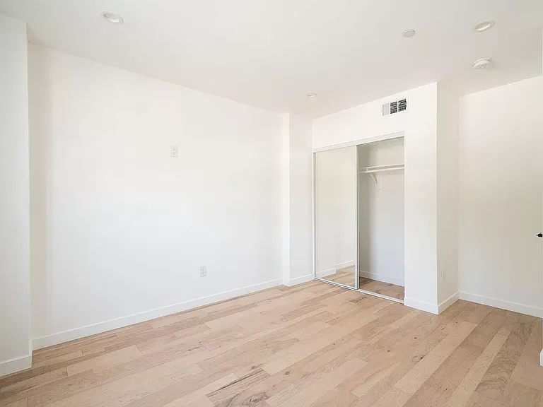 2683 Roseview Ave #2 — Photo 12
