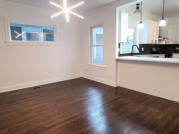 3rd image of 1050 N Lockwood Ave