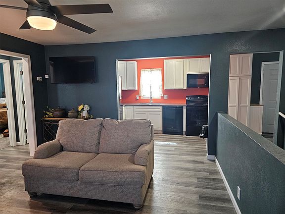 3rd image of 1107 W Beeson Rd