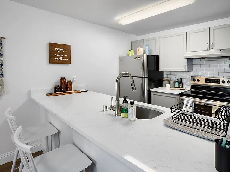 Dockside Apartments — Photo 6