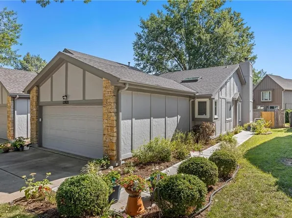 12021 Mackey St, Overland Park, KS 66213