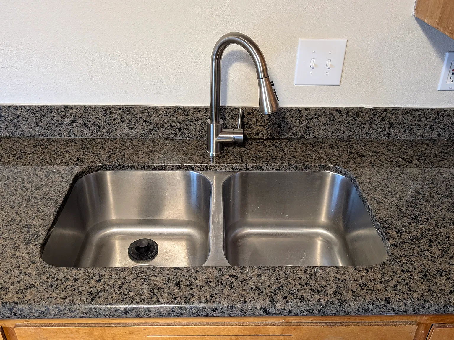 2 bed, 820 sqft, $1,800 — Photo 4