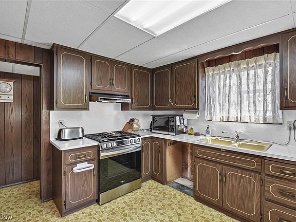 3rd image of 3400 W 91st St