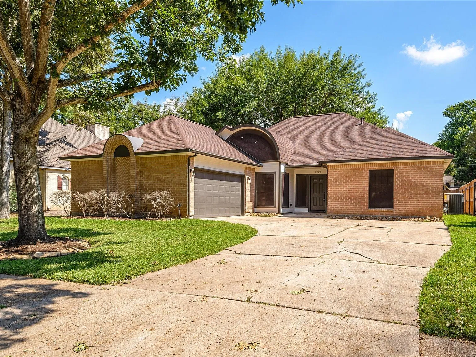 3 bed, 2.0 bath, 1969 sqft, $2,500 — Photo 1